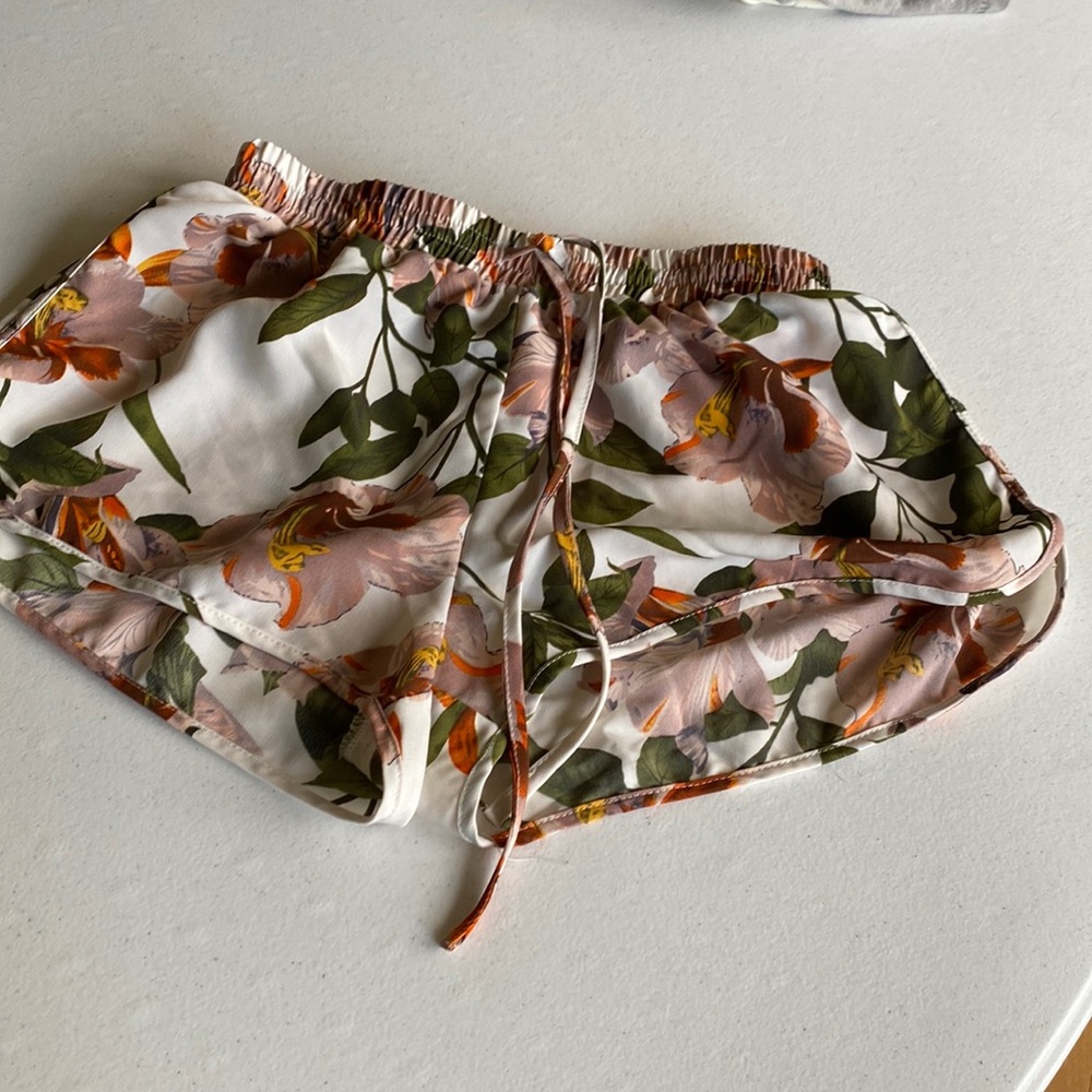 Junior’s size XS, floral shorts.